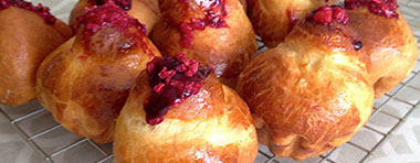 Raspberry and rose petit brioches à tête. © Martin Belderson