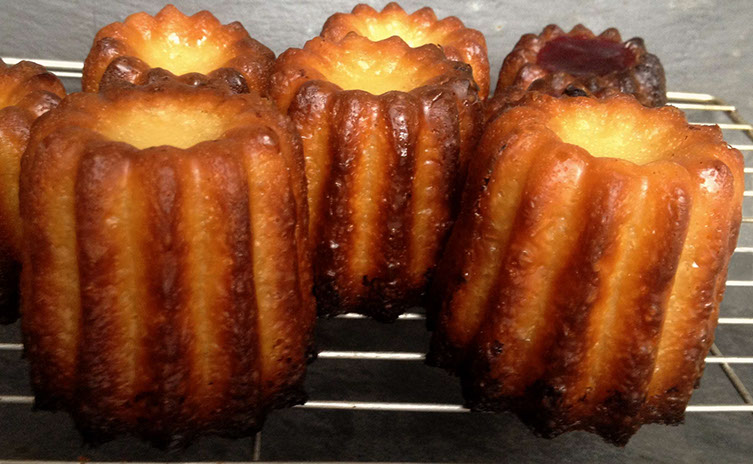 Canelés de Bordeaux. © Martin Belderson