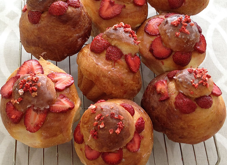 Strawberry rosewater brioche à tête. © Martin Belderson